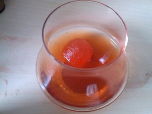 Campari-Eiswürfel im Drink 2