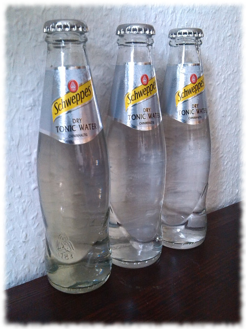 schweppesdrytonicwater-flaschen