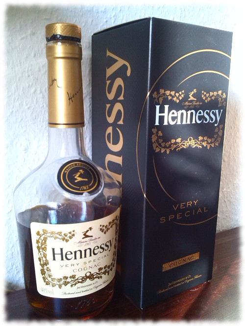 Hennessy VS Flasche und Karton