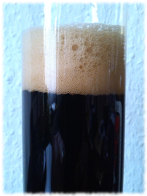 Samuel Smith's The Famous Taddy Porter Schaum