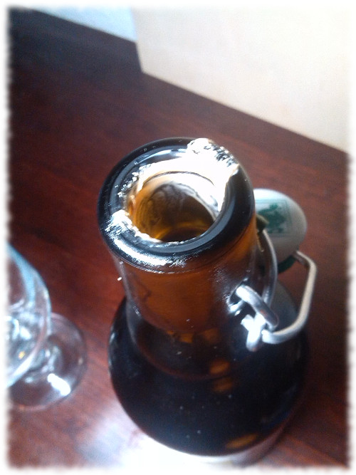 Bolten Ur-Alt Reste im Flaschenhals