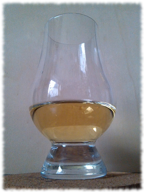 Whiskytruhe Macduff Highland Single Malt Scotch Whisky Glas