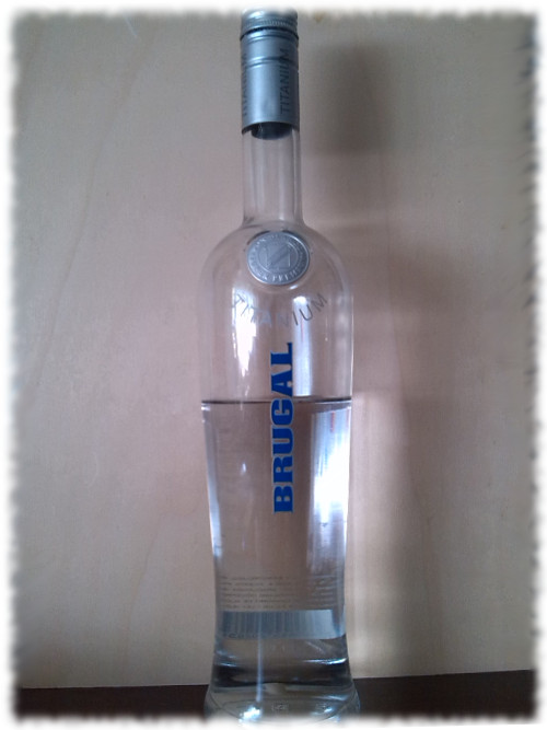 Brugal Titanium Flasche