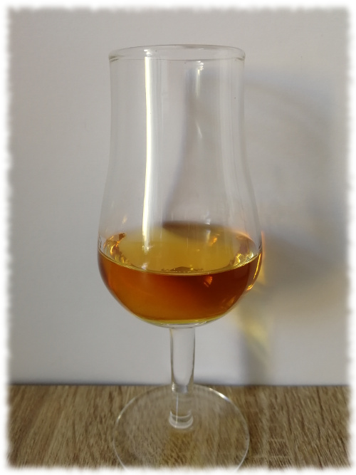 Ron Elmilio Selected Blended Premium Rum Glas