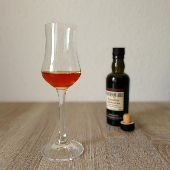 Foursquare Sassafras Single Blended Rum (VSGB) Glas