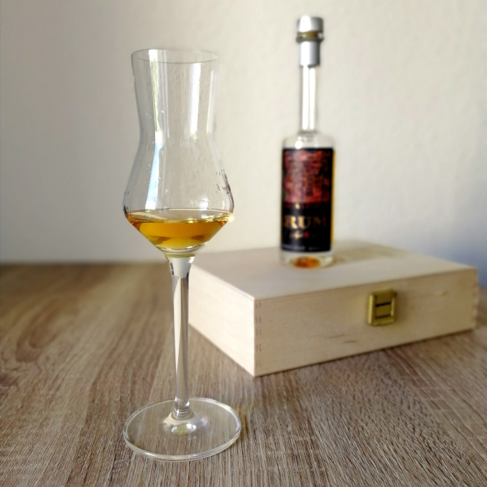 Brennerei Guglhof Art & Spirits Rum Aged 8 Years Glas