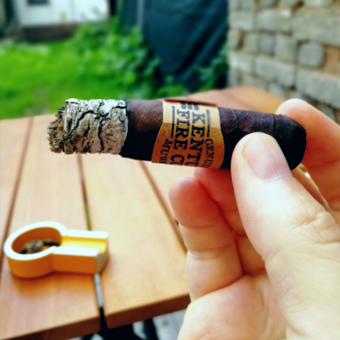 Drew Estate Kentucky Fire Cured Muwat Chunky Abbrand 2