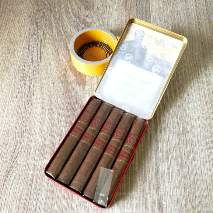 Rocky Patel Vintage 1990 Juniors Blechdose offen