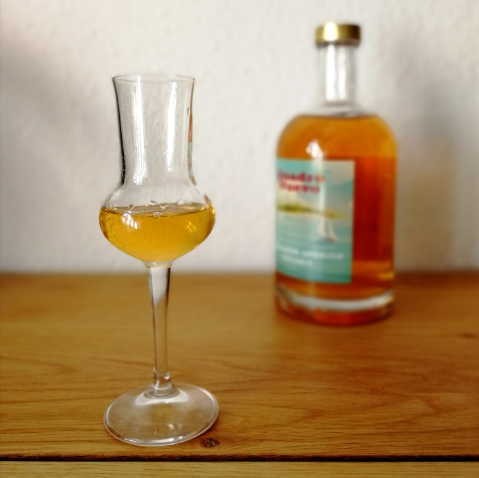 Quadro Nuevo Rhabarber Aperitif Glas