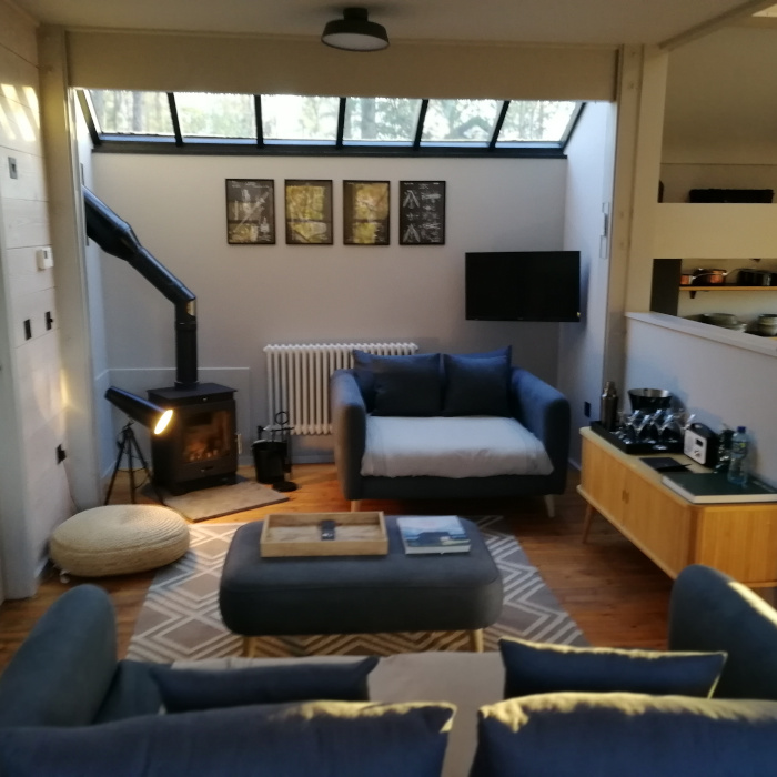 Cabu by the Lakes Cabin (Robin Redbreast Day 2022)