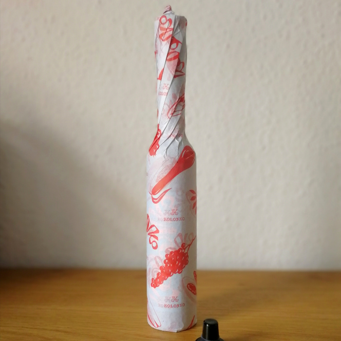 Destillerie Kolonko Mirabelle Brand eingewickelt