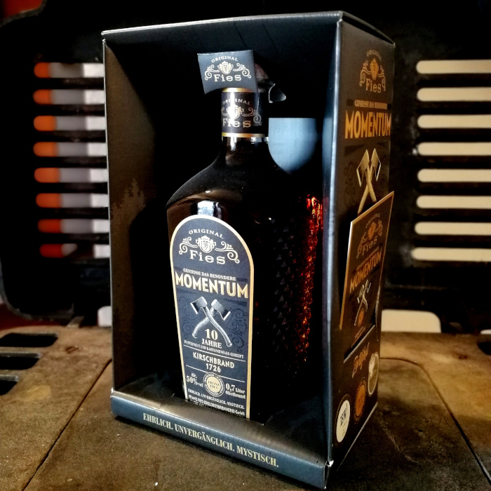 Fies Momentum Kirschbrand 1726 10 Jahre Detail 2