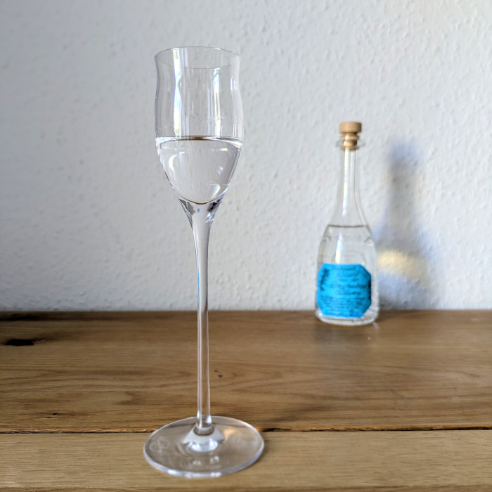 Edelbrennerei Dirker Geist von der Drachenkopfblume Glas