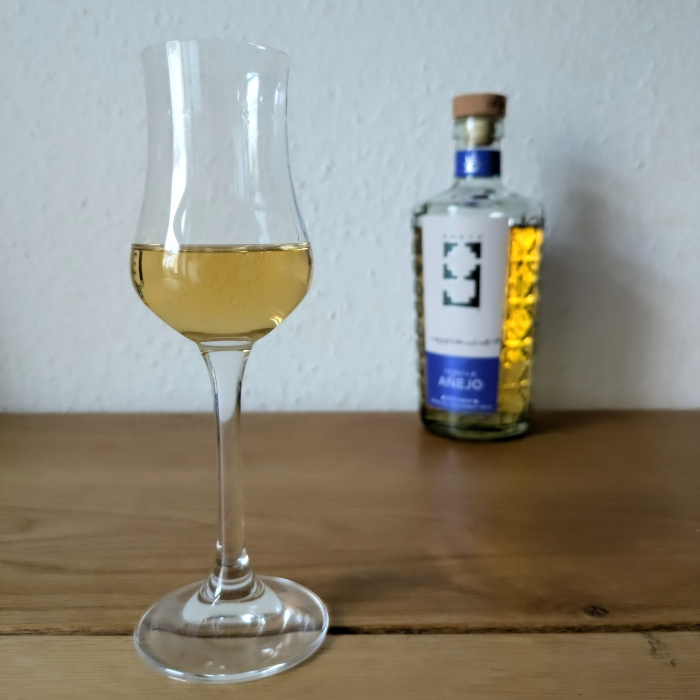 Tequila Nueve Añejo Glas