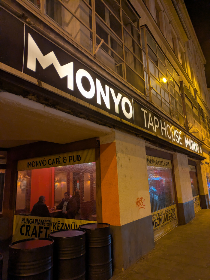 Monyo Tap House Budapest 1