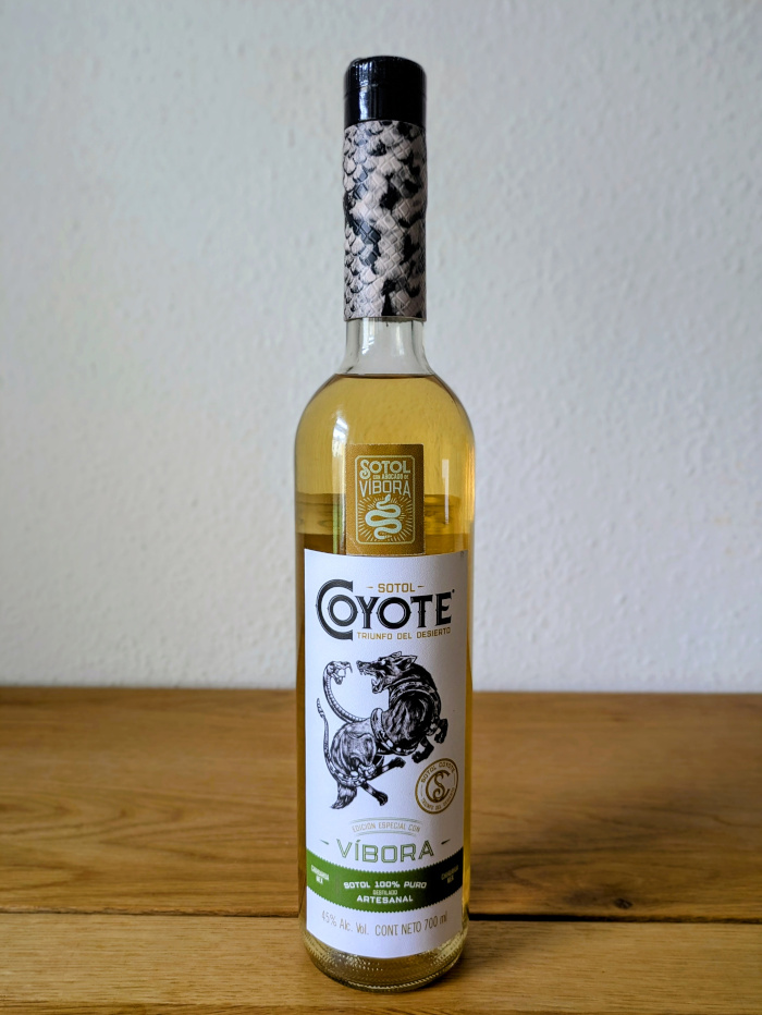 Sotol Coyote Triunfo del Deserto Edición Especial con Víbora