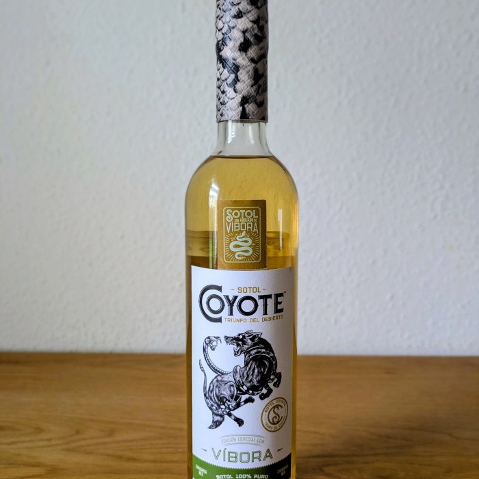 Sotol Coyote Triunfo del Deserto Edición Especial con Víbora