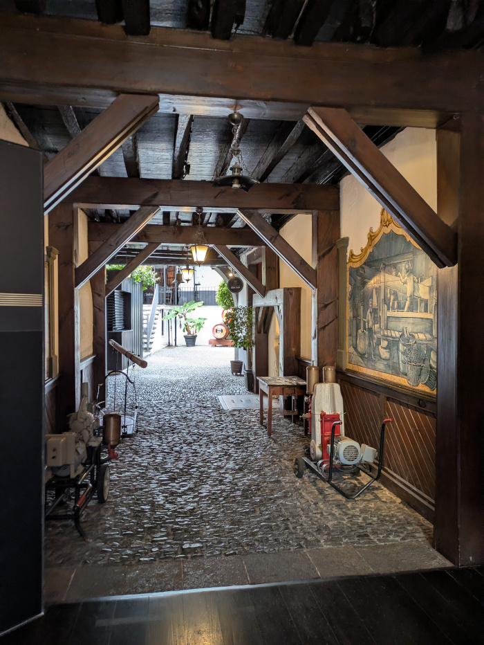 Blandy's Wine Lodge 01
